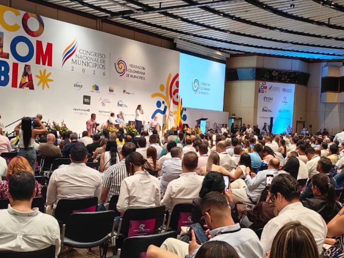 Precandidatos presidenciales presentan compromisos en Congreso Nacional de Municipios