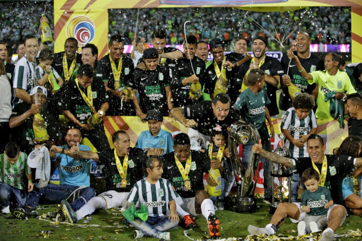 El 20 de diciembre de 2015, Atlético Nacional levantó su título número 15 y se convirtió en el equipo colombiano con más títulos en el país