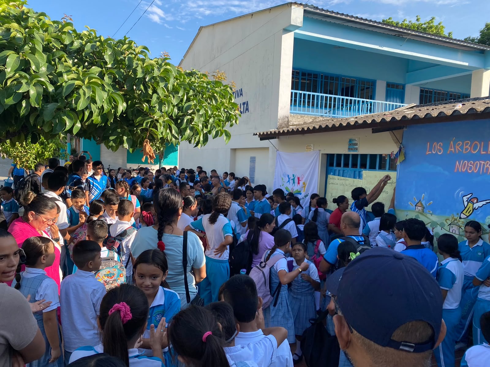 Paro de comunidad educativa mantiene cerrado colegio en Sardinata, Norte de Santander. / Foto: Cortesía.