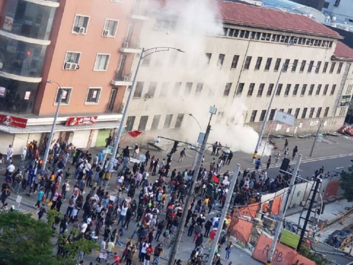 Agreden a funcionarios de la Personería durante protestas en Medellín