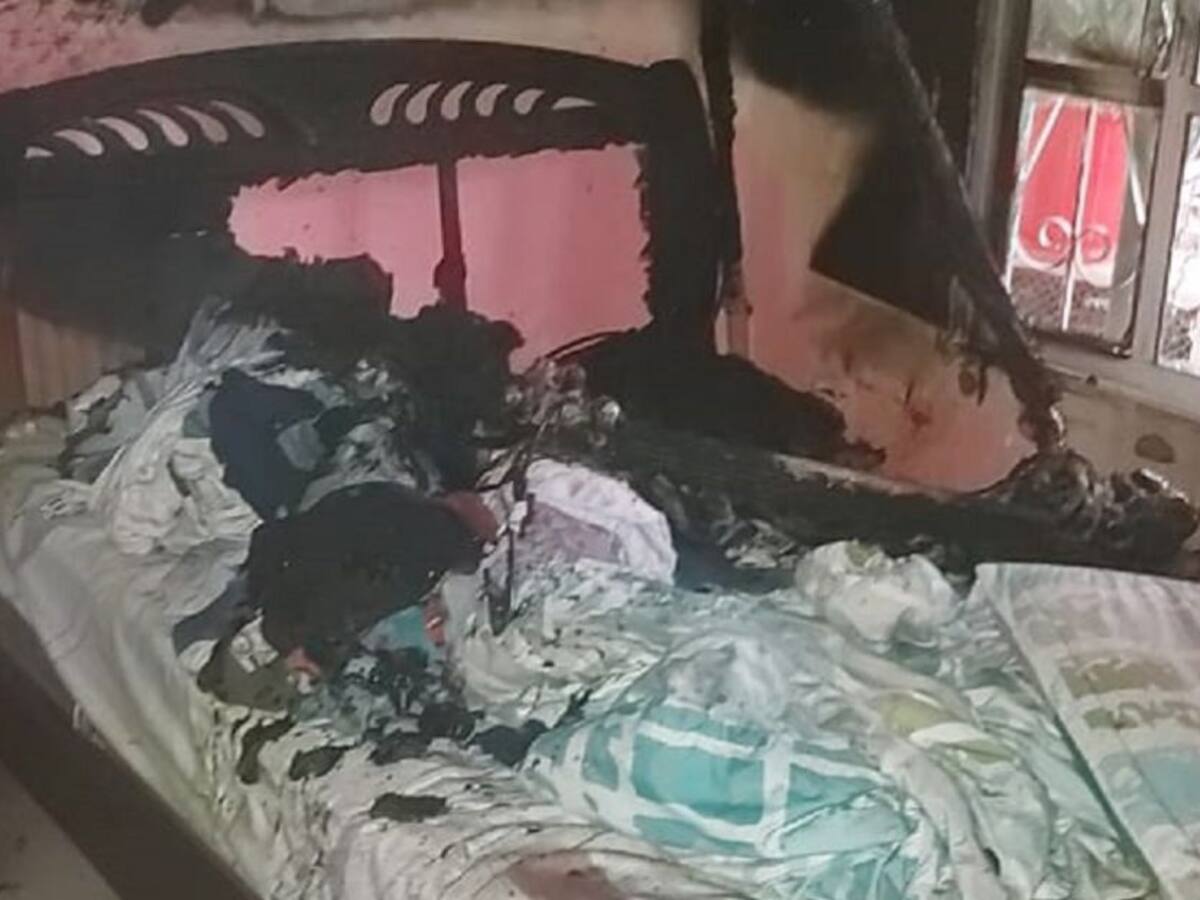 Pérdidas materiales tras incendio en una vivienda de dos pisos en Cartagena
