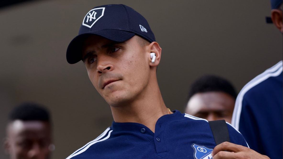 Daniel Cataño, volante de Millonarios, agredido por los hinchas del Tolima / Twitter: @MillosFCoficial