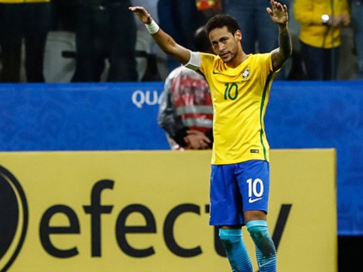Brasil golea 3-0 a Paraguay y afianza su liderato camino a Rusia 2018