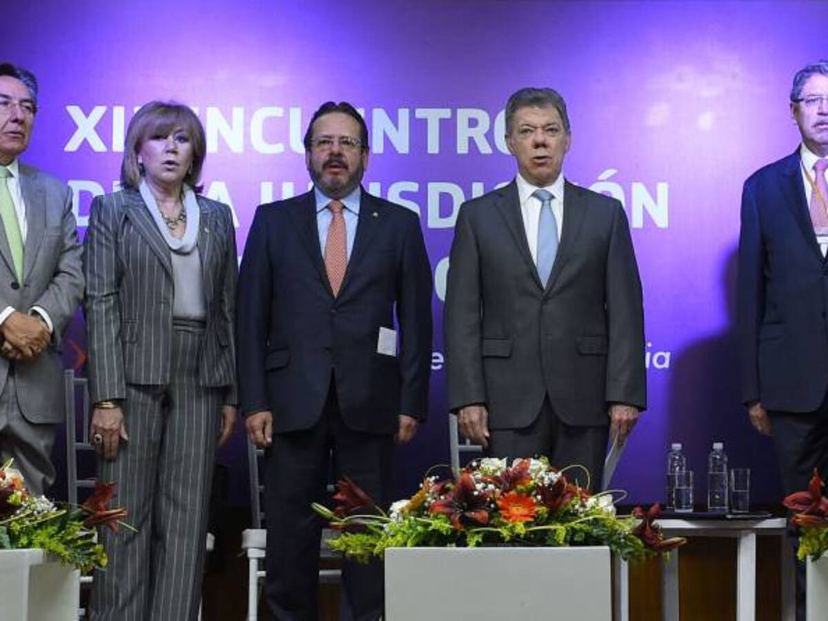 Santos avala acuerdo para reformar la justicia