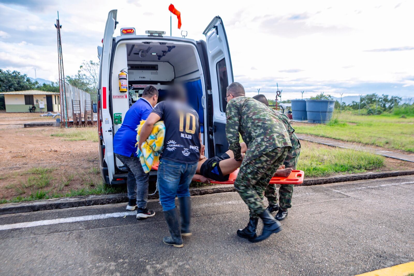 Un hombre fue sorprendido por una descarga eléctrica. Foto Novena Brigada.