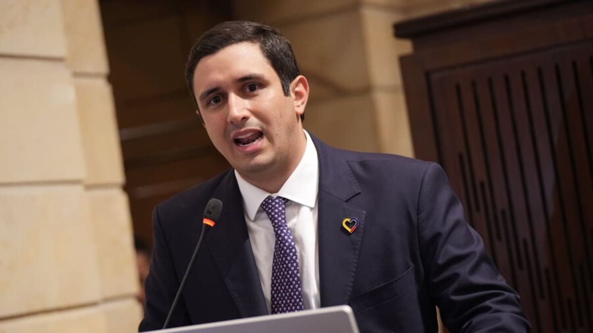 Jorge Tovar, representante de curul de paz, expresó apoyo a De la Espriella y respondió a críticas