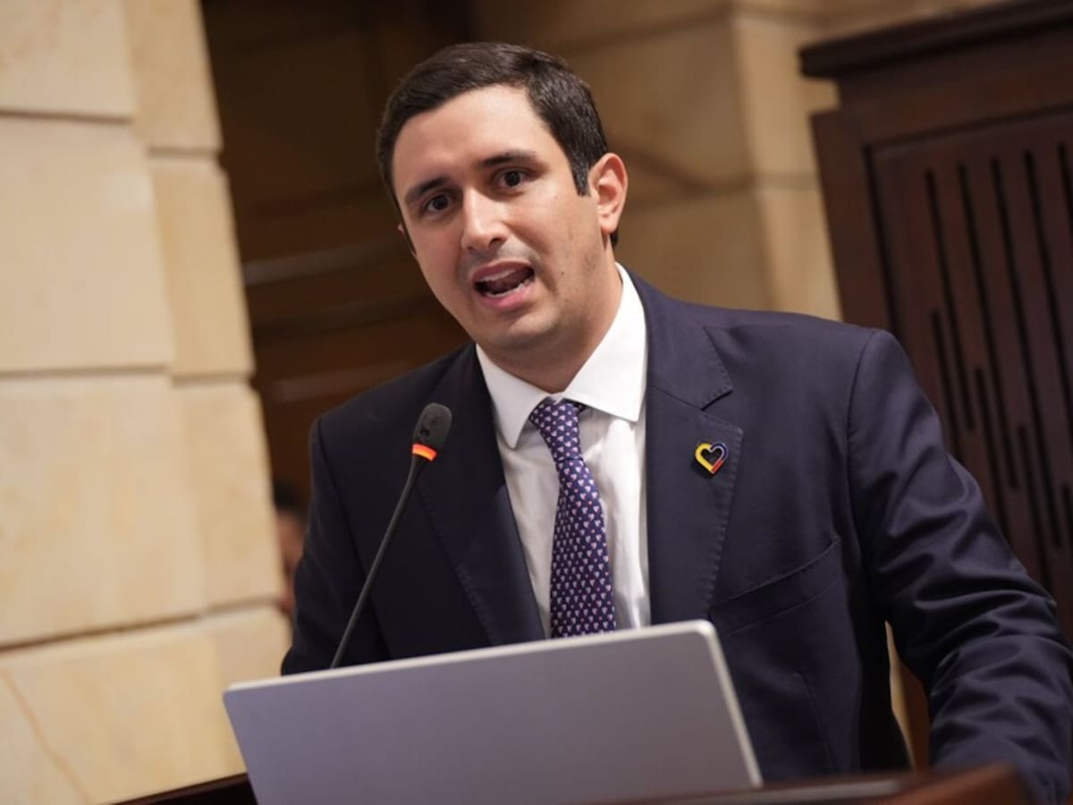 Jorge Tovar, representante de curul de paz, expresó apoyo a De la Espriella y respondió a críticas