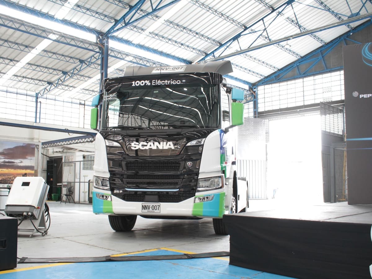 Scania presenta el primer tractocamión 100% eléctrico para Colombia