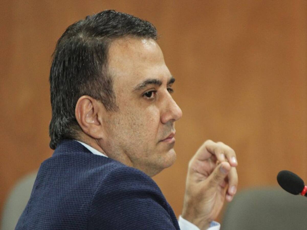 Fiscalía acusa a Edwin Besaile por pago irregular de servicios de salud