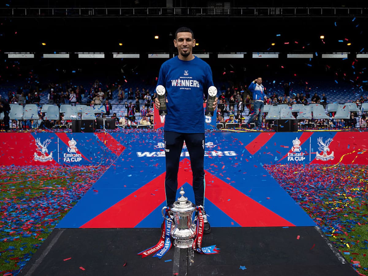 Daniel Muñoz recibió importante reconocimiento en la Premier League