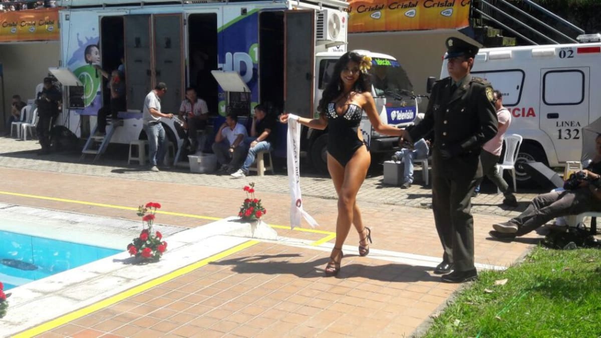 Desfile en traje de baño de las candidatas al Reinado Internacional del Café