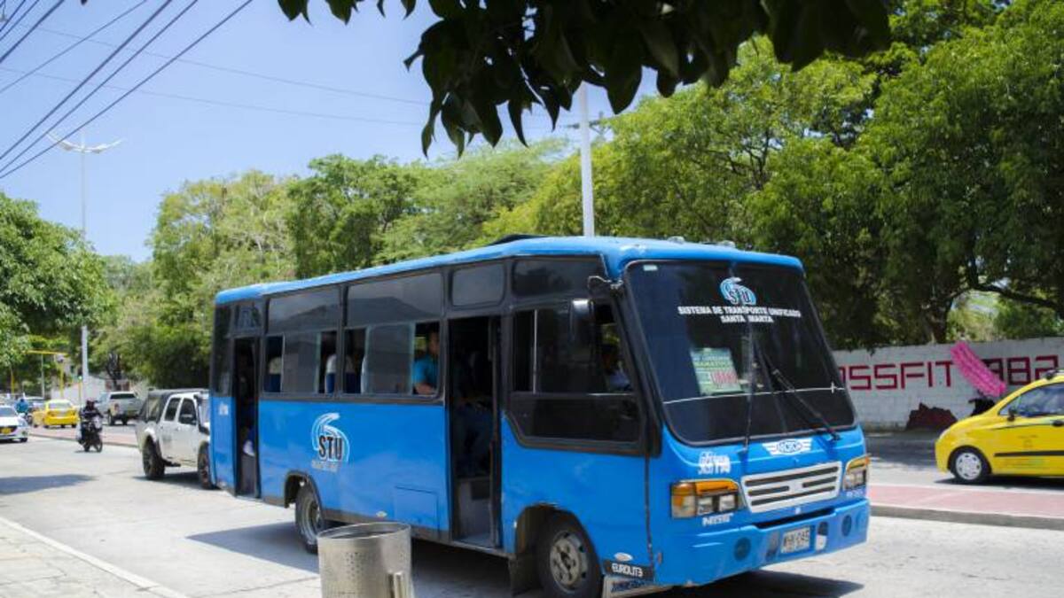 Denuncian que venezolana regalaba su pequeño hijo en buseta de Santa Marta