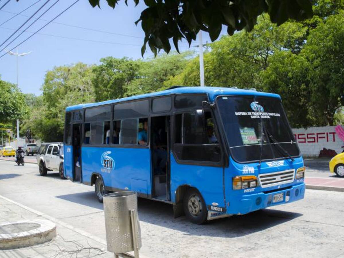 Denuncian que venezolana regalaba su pequeño hijo en buseta de Santa Marta