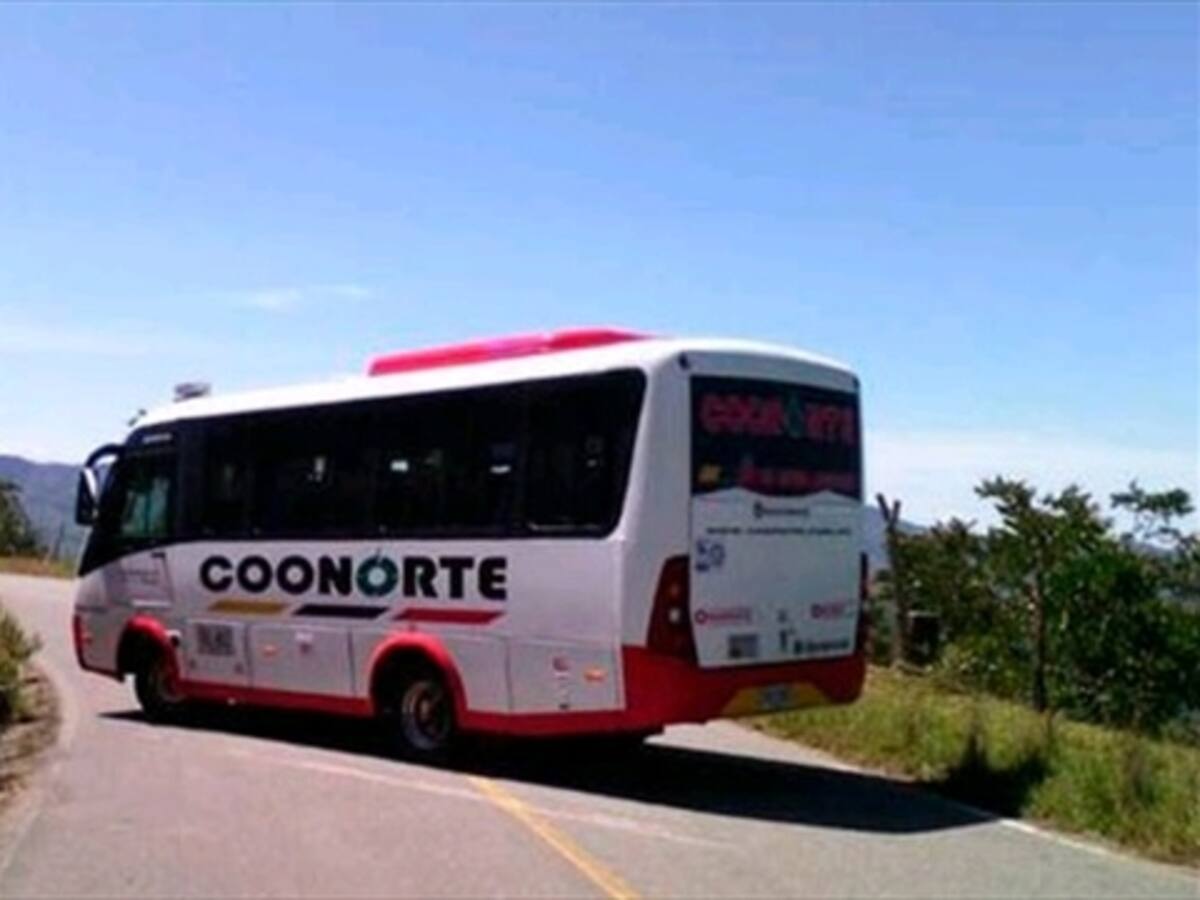 Farc atravesaron bus con explosivos en la vía Yarumal-Campamento, Antioquia