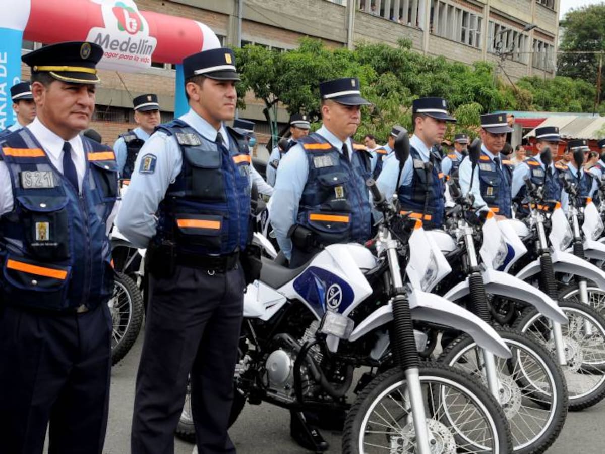 Medellín incorpora otros 200 agentes de tránsito a mejorar la movilidad