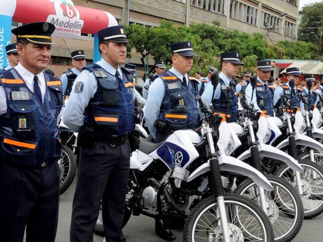 Medellín incorpora otros 200 agentes de tránsito a mejorar la movilidad