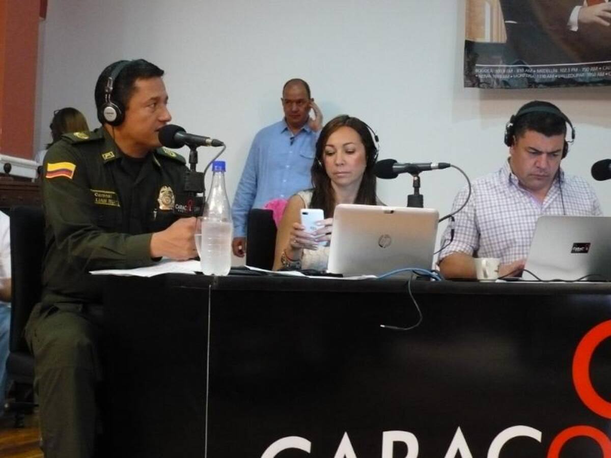 Darío Arizmendi y su equipo desde la heroica, mostrando lo mejor de la ciudad y sus gentes. Foto: Caracol Radio.