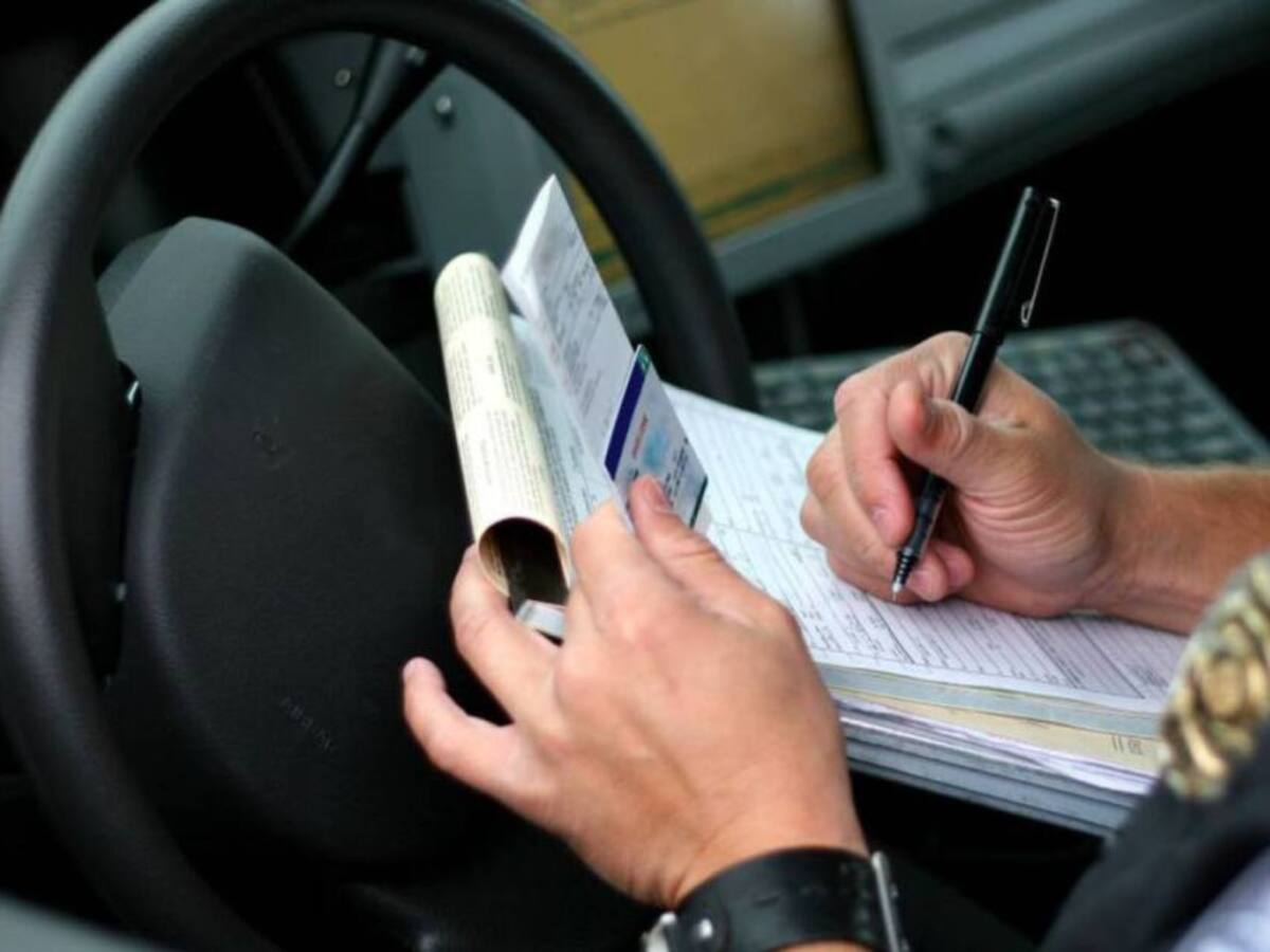 Un alcalde de Risaralda recibió comparendo por parquear en sitio prohibido
