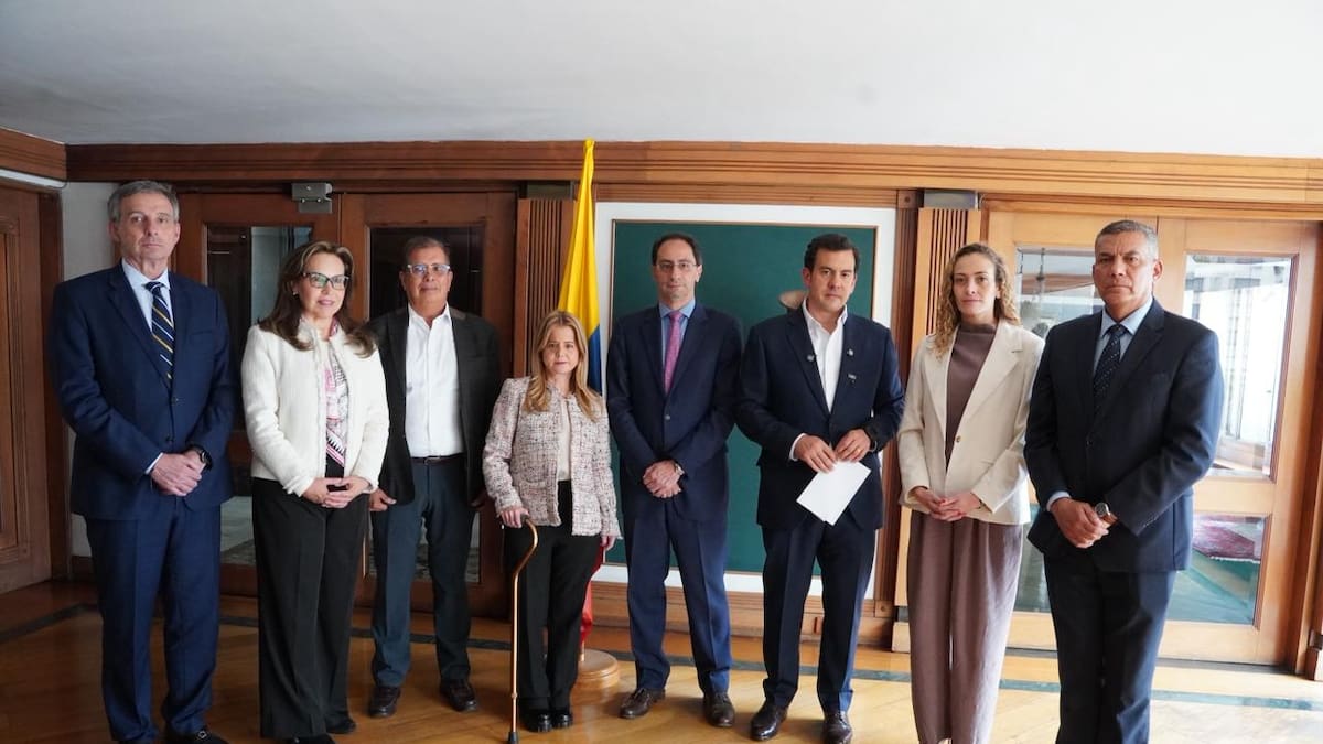 “Continuaremos recopilando información para el empalme”: Ministros designados por De la Espriella