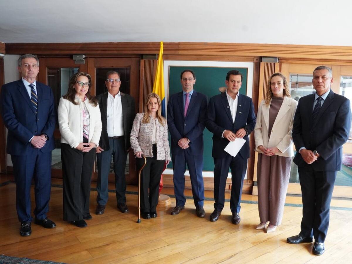 “Continuaremos recopilando información para el empalme”: Ministros designados por De la Espriella