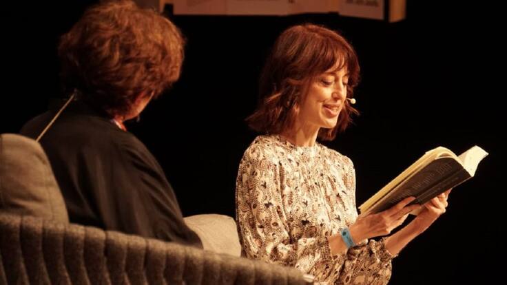 Irene Vallejo en visita a la Cárcel Distrital