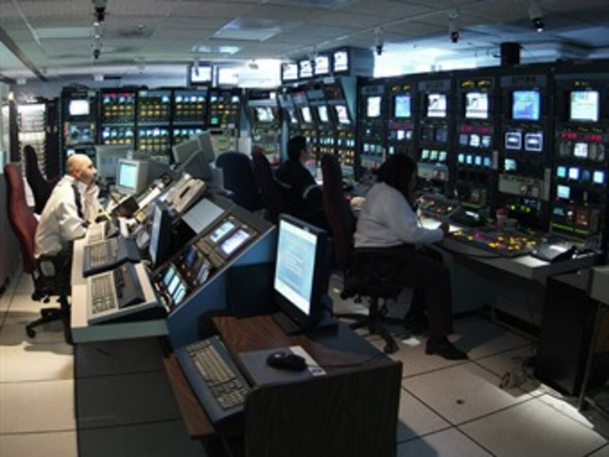 Sectores uribistas piden congelar adjudicación del tercer canal de televisión