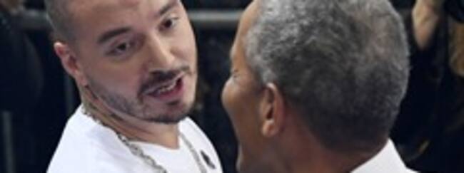 El ex presidente de Estados Unidos, Barack Obama y el cantante paisa J Balvin coincidieron en un acto de campaña de los demócratas, celebrado en Las Vegas, Nevada. Foto: Getty.