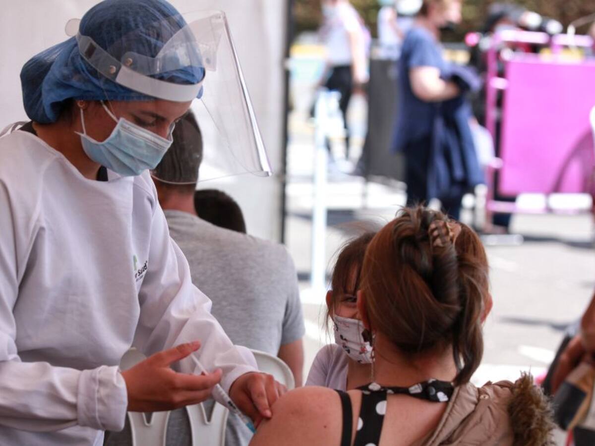 Inició el cierre de puntos de vacunación COVID por baja demanda