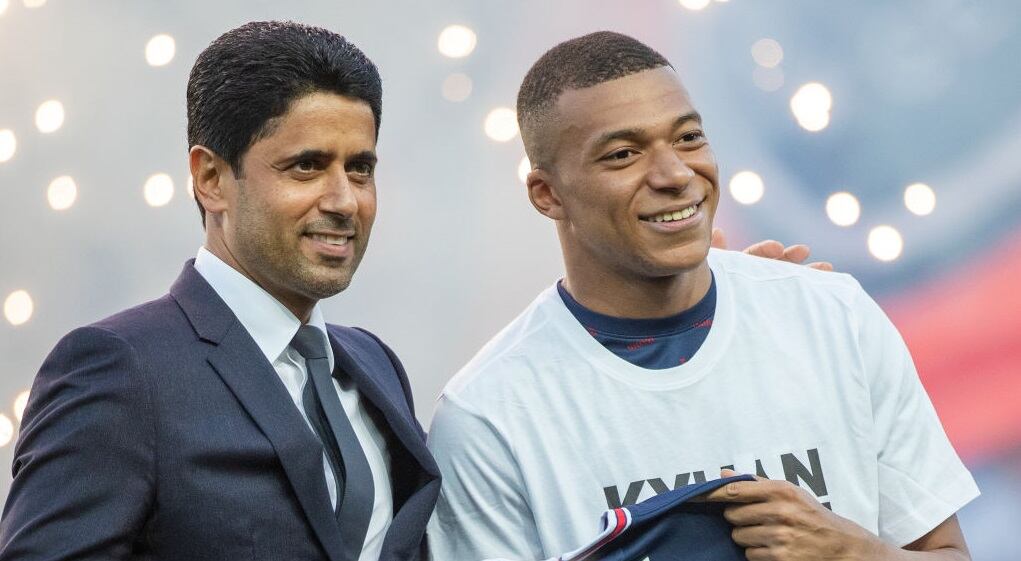 Kylian Mbappé junto al presidente del PSG Nasser Al-Khelaifi, (Photo by Tim Clayton/Corbis via Getty Images)