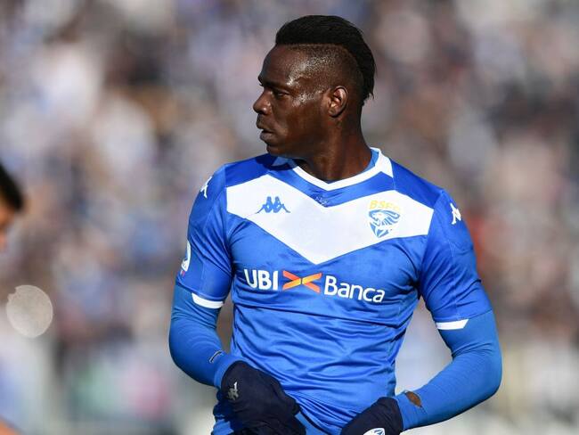 ¡Vuelve y juega! Balotelli fue víctima de actos racistas en la Serie A