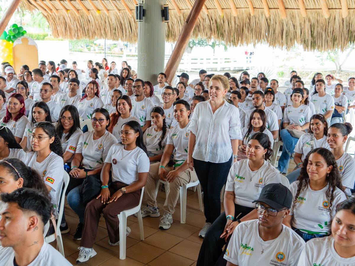 241 jóvenes del programa ‘Mi Primera Chamba’ fortalecen sus habilidades en jornada formativa