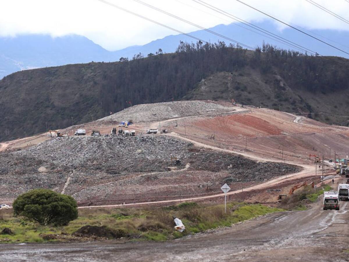 Denuncian supuesto esquema de triangulación en contratación del Distrito