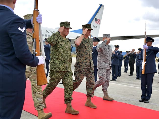 Jefe del Comando Sur de EE. UU., Francis L. Donovan, llega a Colombia para encuentro con la cúpula militar.