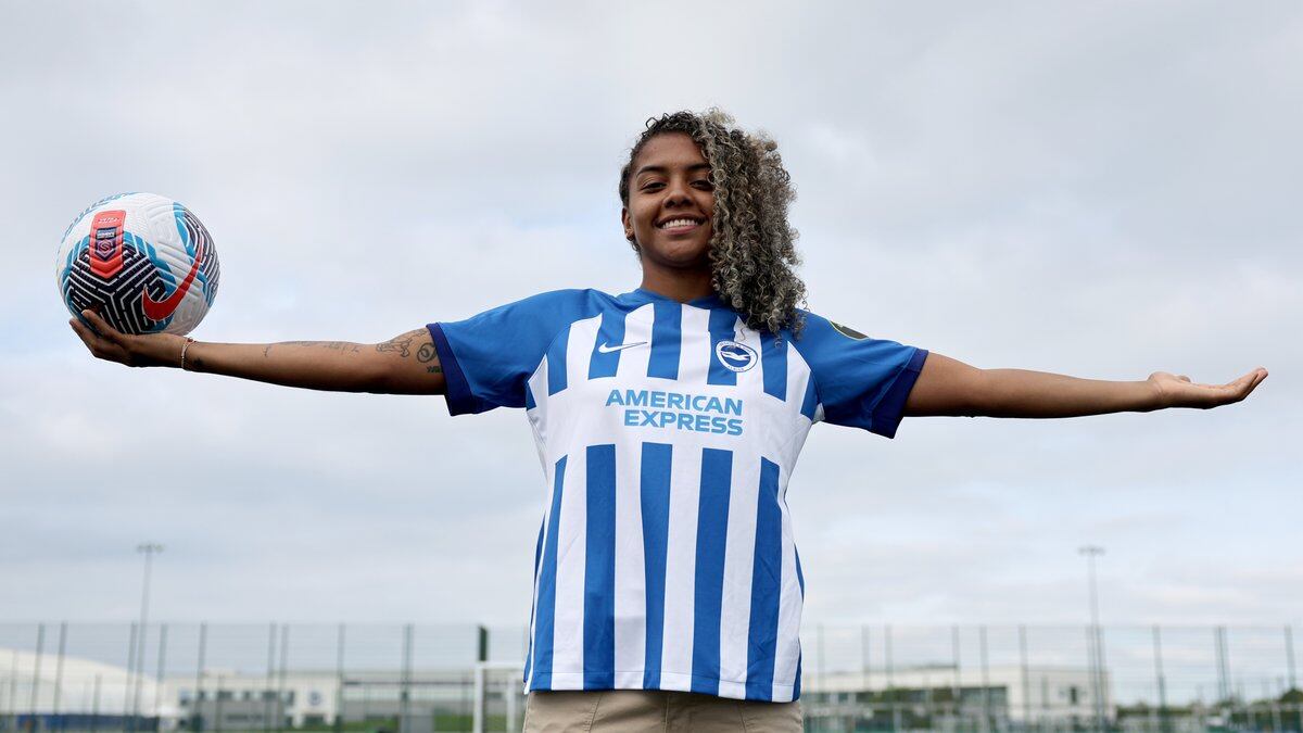 Jorelyn Carabalí luce la camiseta del Brighton & Hove Albion / @BHAFCWomen.
