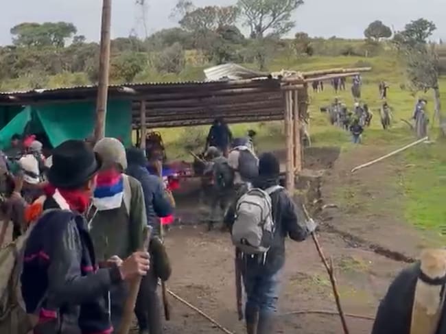 Comunidades indígenas en disputa sector de La Ensillada, zona rural de Silvia, Cauca. Crédito: Suministrada.
