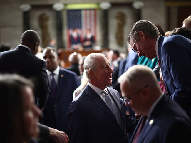 El rey Carlos III saluda congresistas en el Capitolio de Estados Unidos previo a su intervención.
(Foto: Henry Nicholls - Pool via Samir Hussein/WireImage)