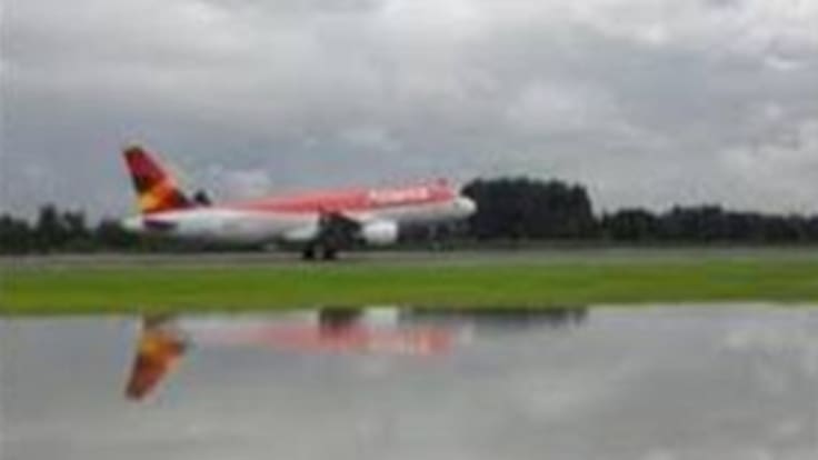 Aerocivil reconoce que riesgo de inundación en pista de El Dorado ocasiona demoras en vuelos