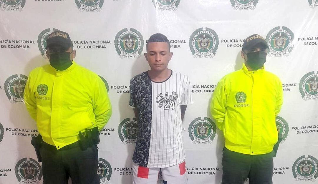 El sujeto es señalado de los delitos de homicidio y porte ilegal de armas de fuego.