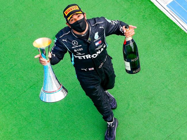 Hamilton triunfa en Hungría y es nuevo líder de la Fórmula 1