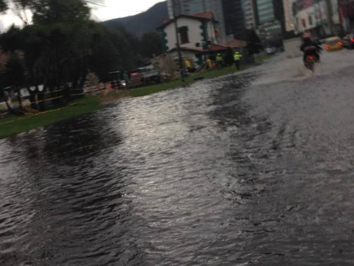 La carrera novena, entre calles 106 y 116 quedó intransitable durante un par de horas.