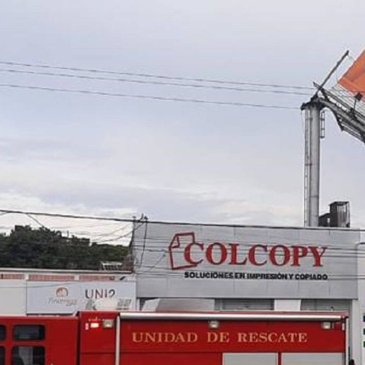 Cae valla publicitaria al sur de Cali, al parecer no cumplía con la norma