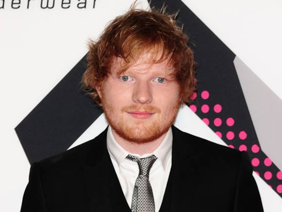 Ed Sheeran gastó 3.000 dólares comprando juguetes que no pudo tener de niño
