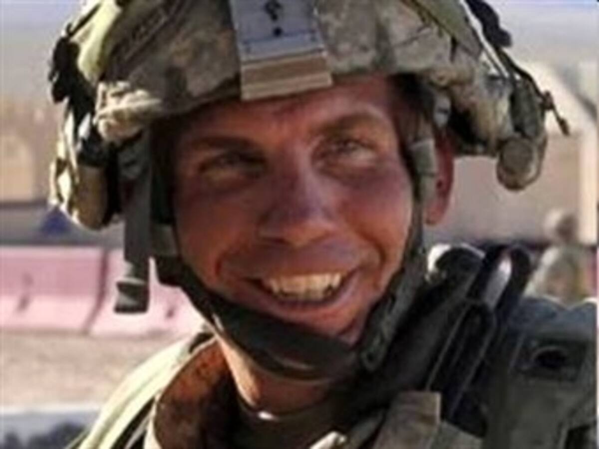 Robert Bales, acusado de matar a 16 civiles afganos, fue transferido a una base militar en EEUU