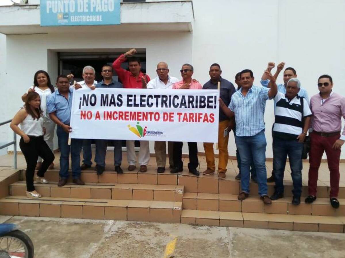 En medio de un apagón en Magangué los personeros del Caribe protestaron