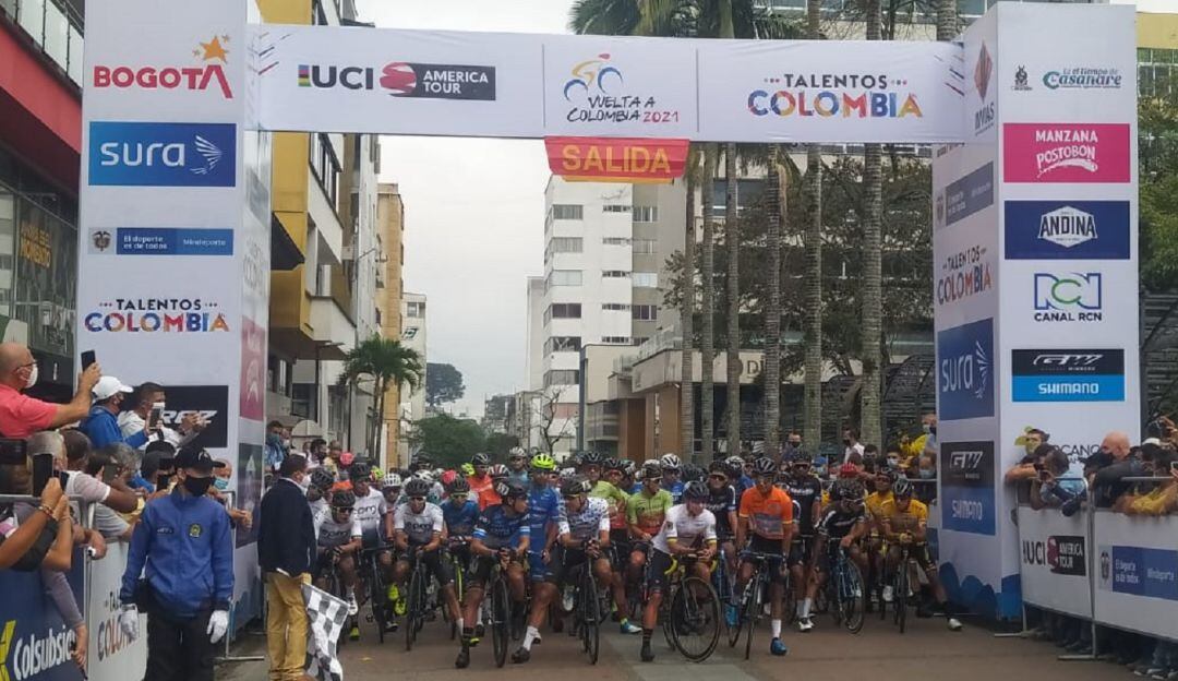 Plaza de Bolívar de Armenia, inicio de la quinta etapa de la vuelta a colombia en bicicleta