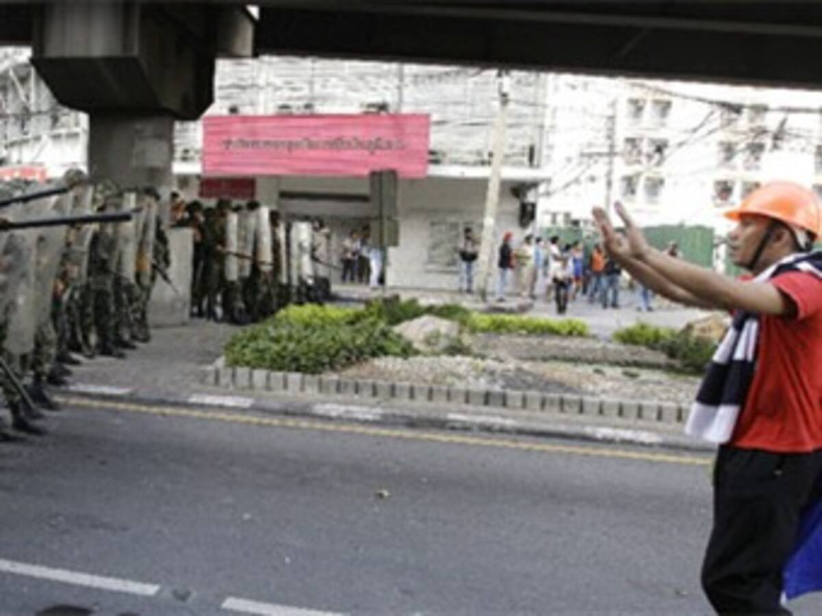 El primer ministro de Tailandia insta al cese de las manifestaciones
