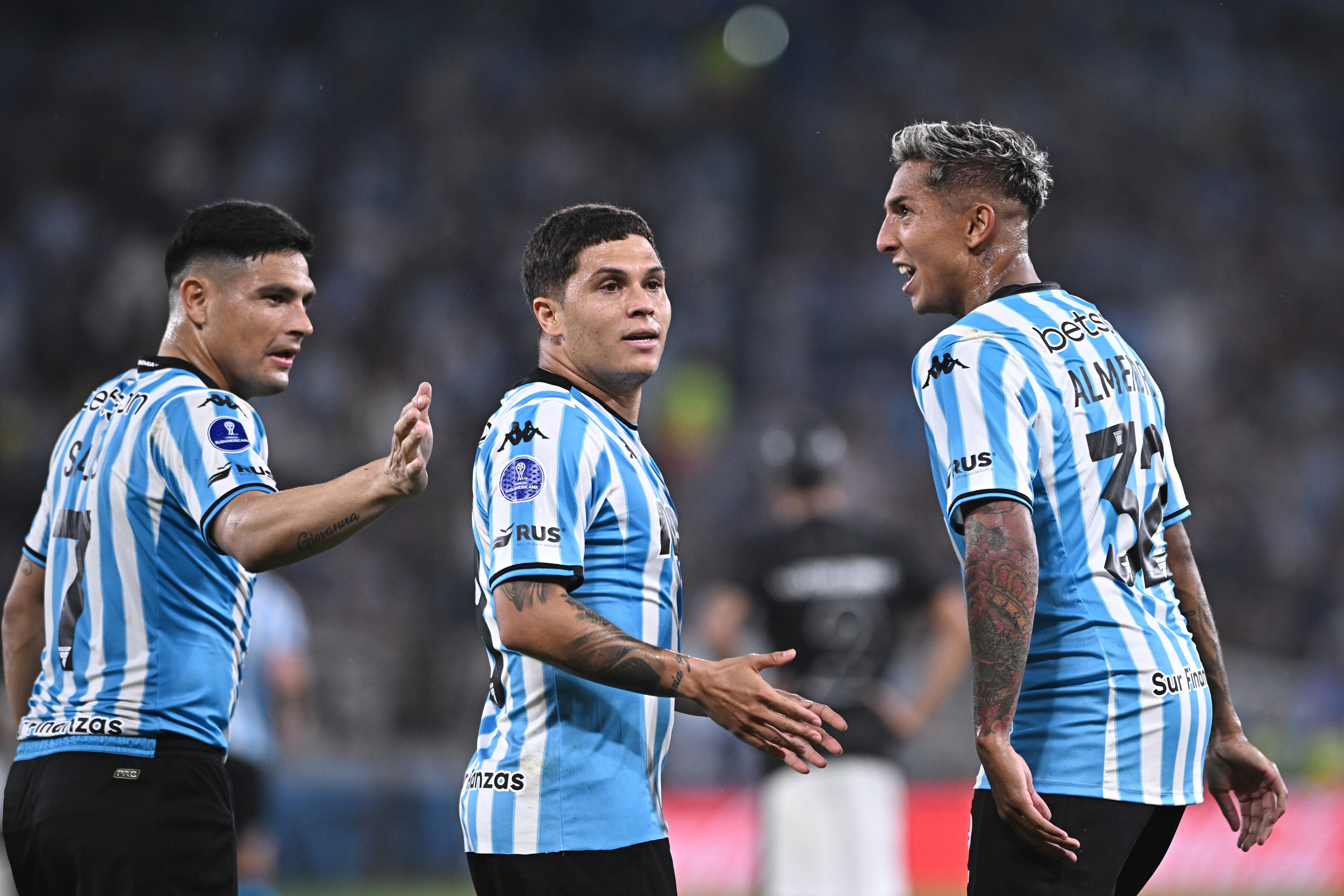 Racing (Photo by Rodrigo Valle/Getty Images)