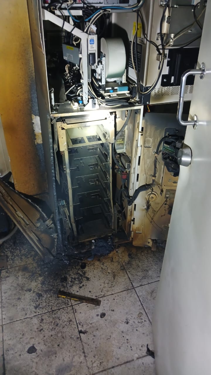 Cajero automático violentado