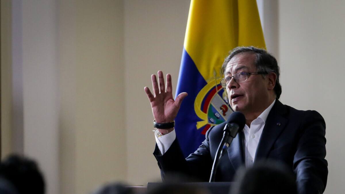 Presidente Petro rechaza amenaza del ELN contra periodistas