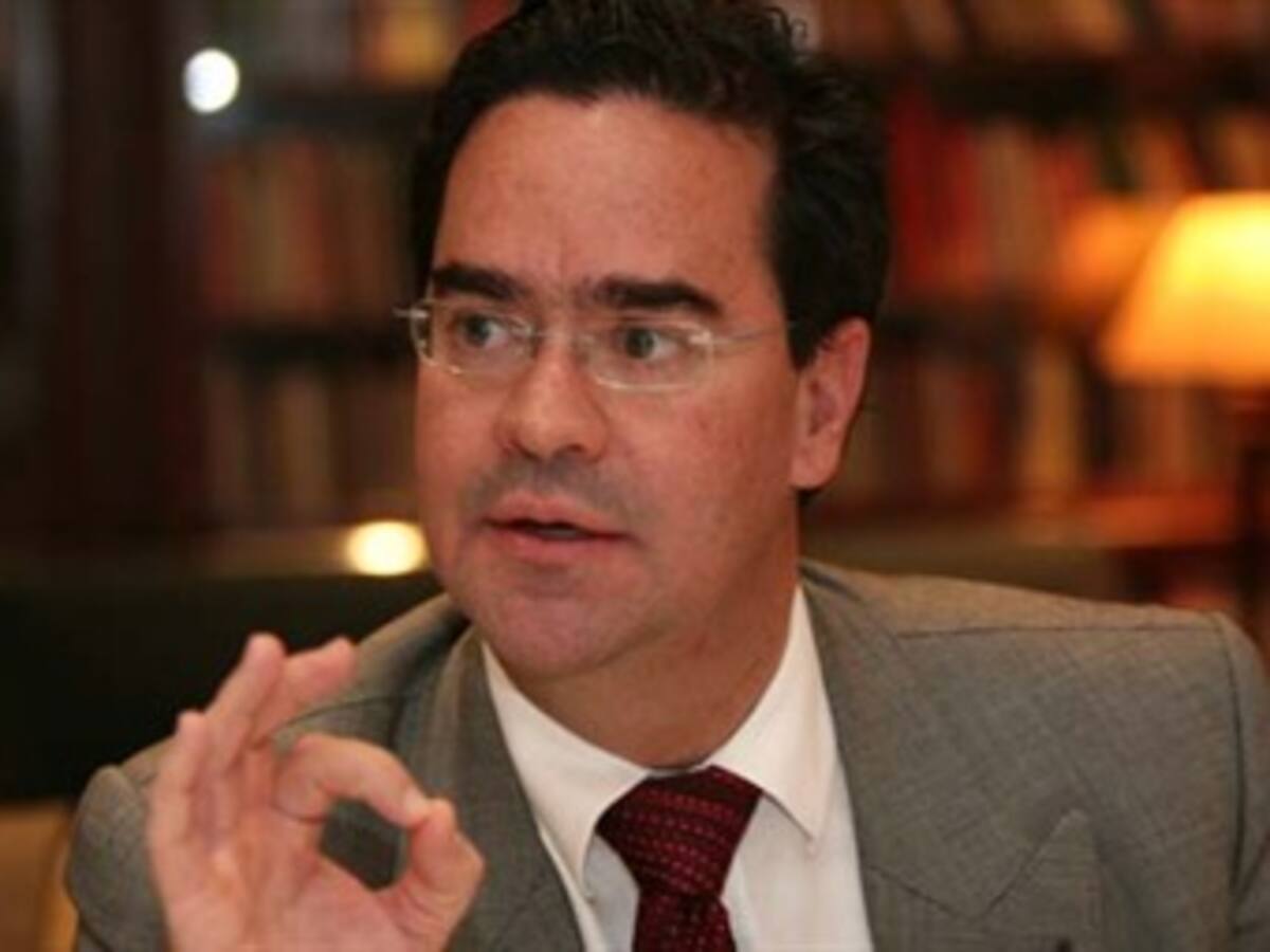 Gobierno defiende Ley de Justicia y Paz y señala a la Corte Suprema de dilatar los procesos